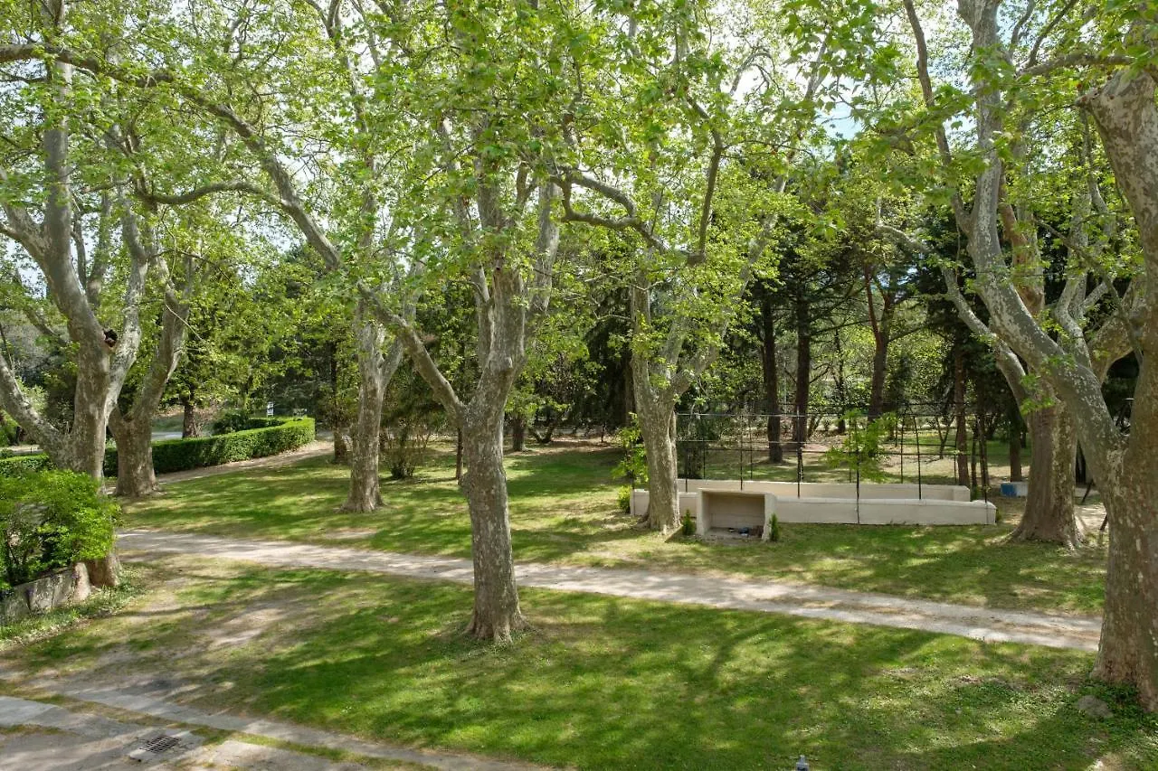 Mas Neuf De Romanin : Mas Provencal Familial Saint-Remy-de-Provence Apartment