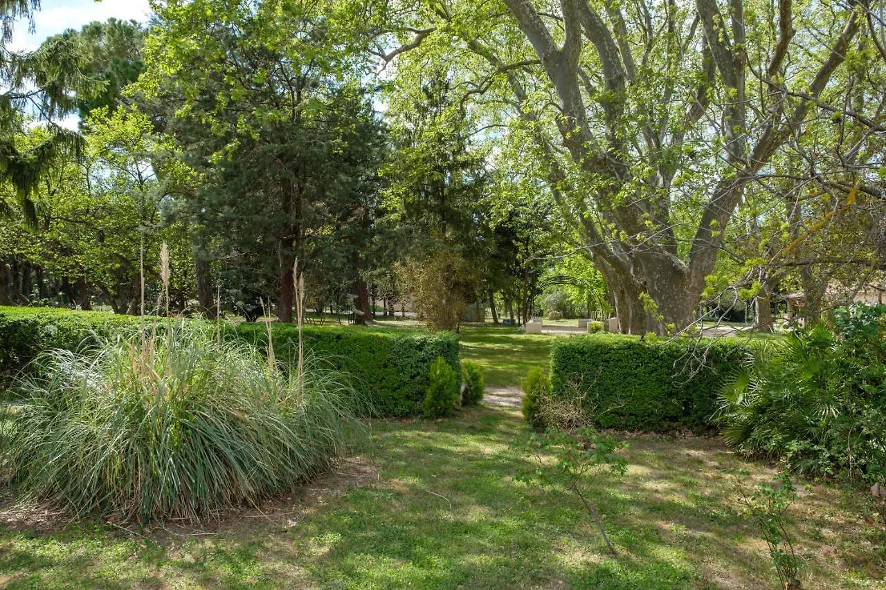 Mas Neuf De Romanin : Mas Provencal Familial Saint-Remy-de-Provence
