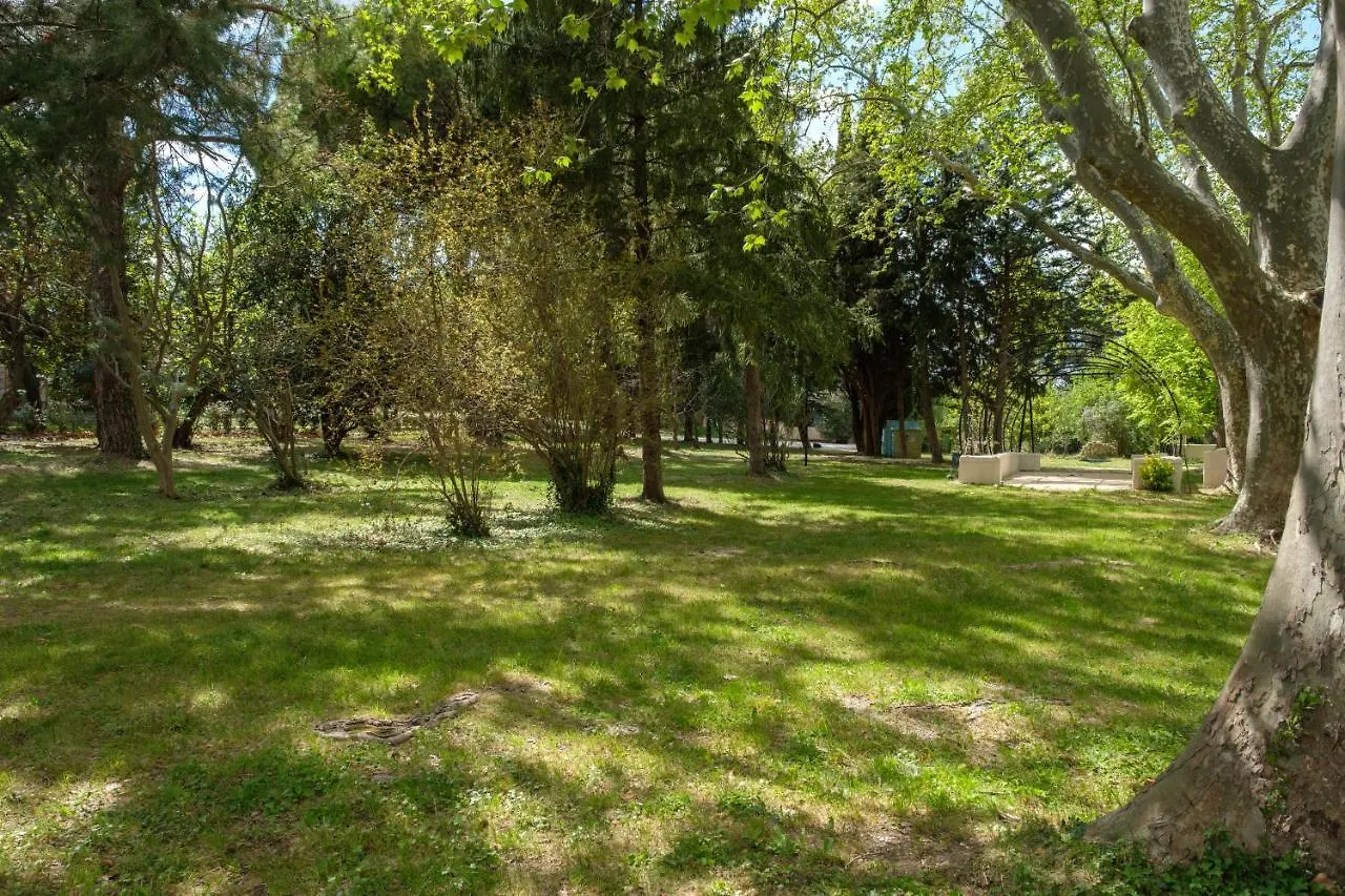 Mas Neuf De Romanin : Mas Provencal Familial Saint-Remy-de-Provence Apartment