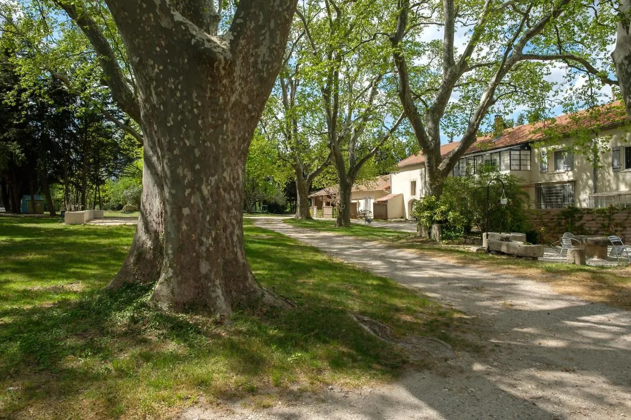 Mas Neuf De Romanin : Mas Provencal Familial Saint-Remy-de-Provence France