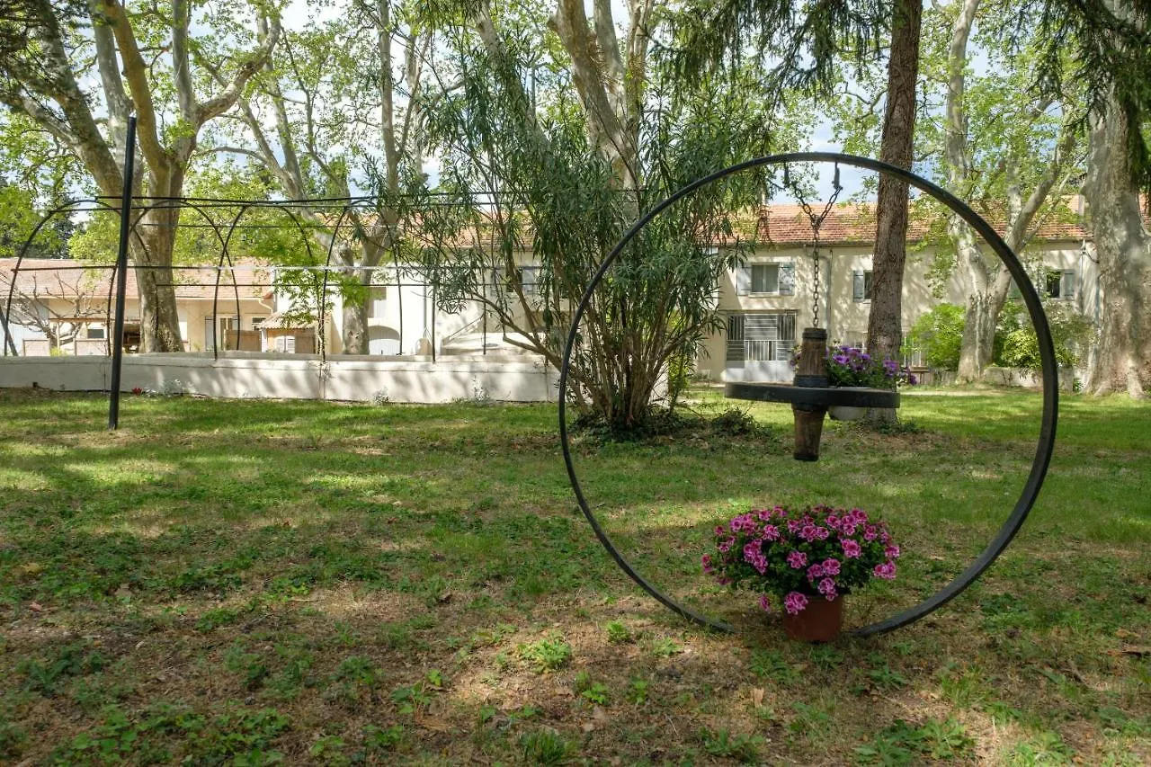 Mas Neuf De Romanin : Mas Provencal Familial Saint-Remy-de-Provence France