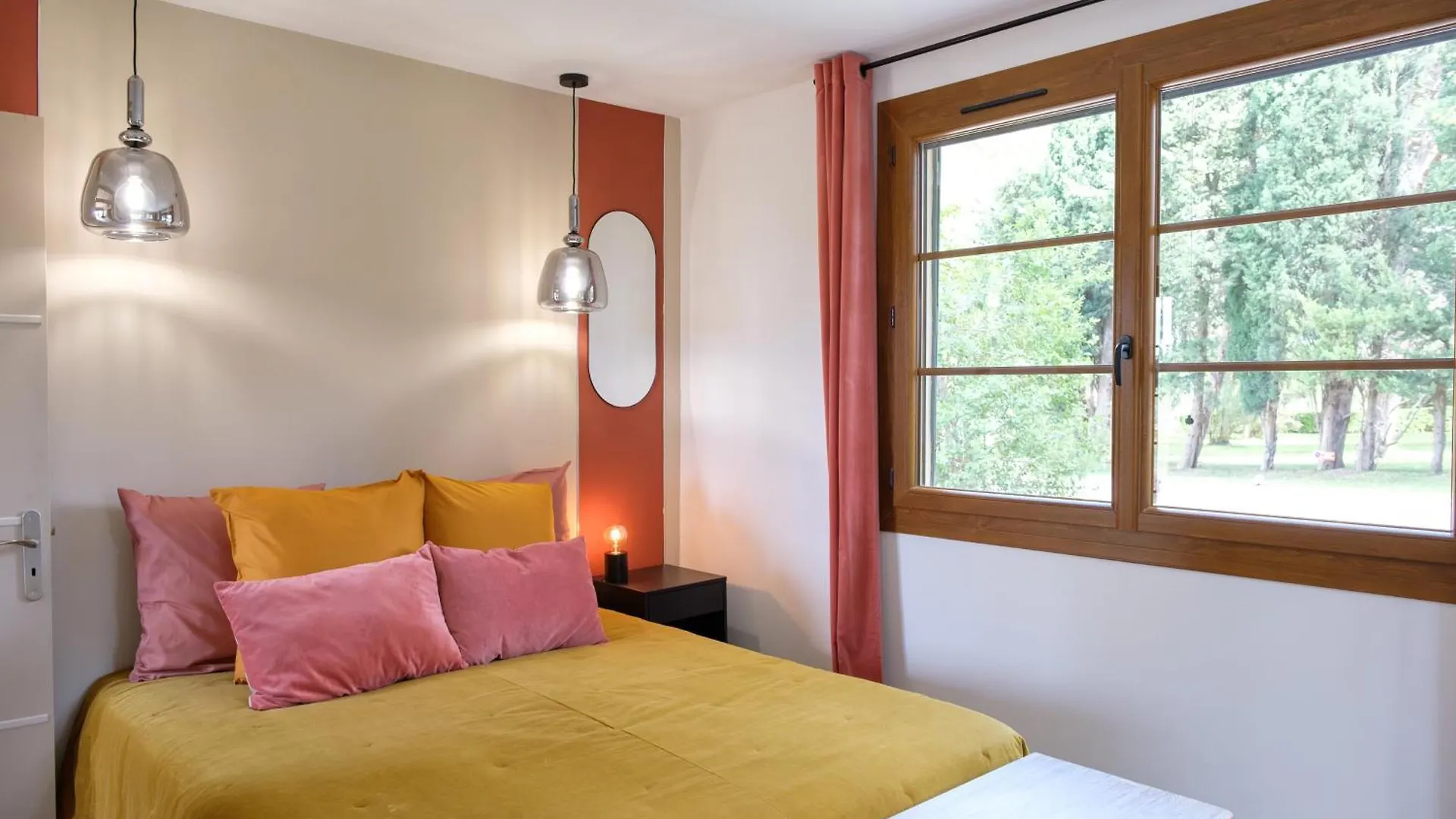 Mas Neuf De Romanin : Mas Provencal Familial Saint-Remy-de-Provence