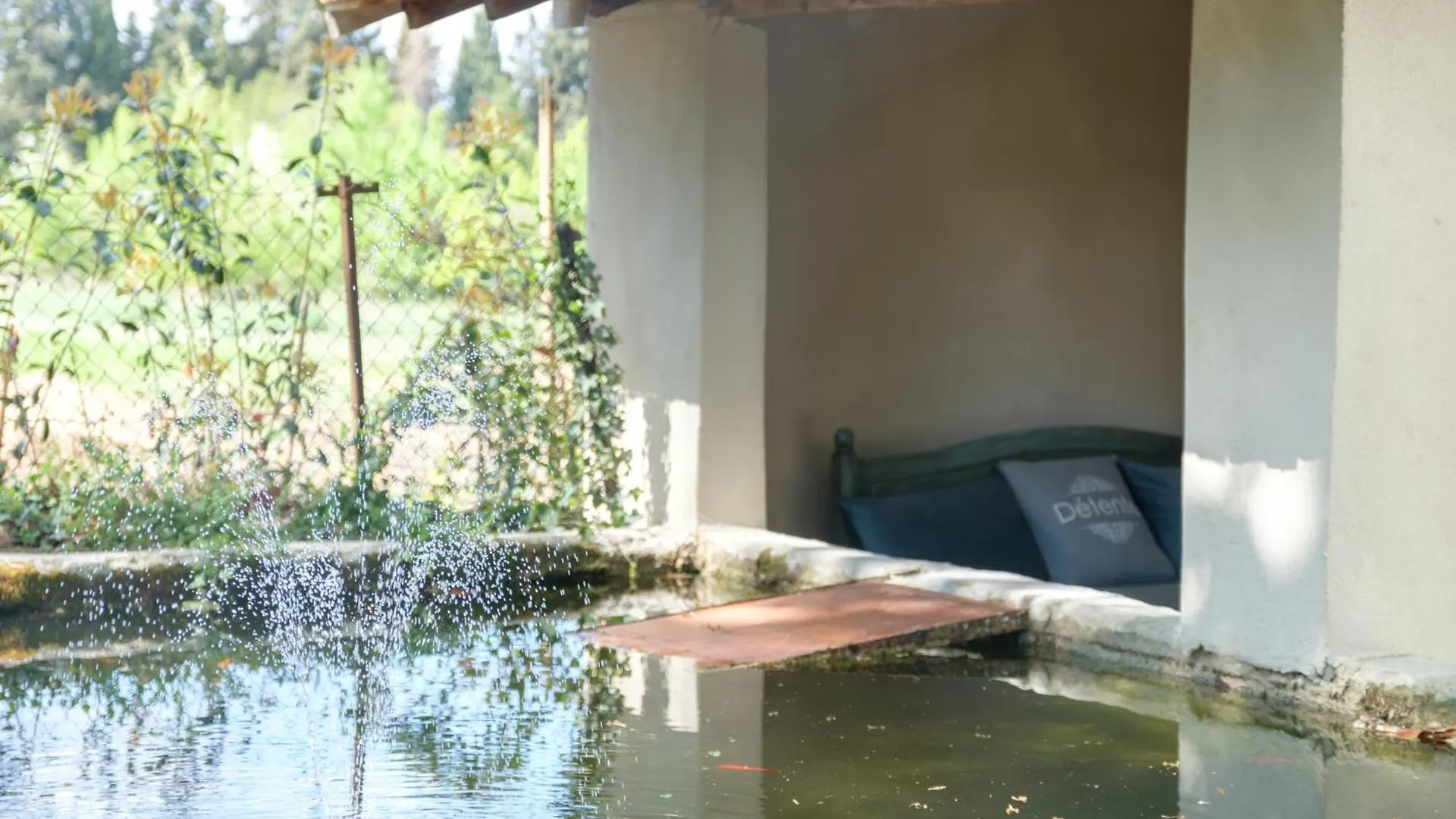 Mas Neuf De Romanin : Mas Provencal Familial Saint-Remy-de-Provence Apartment