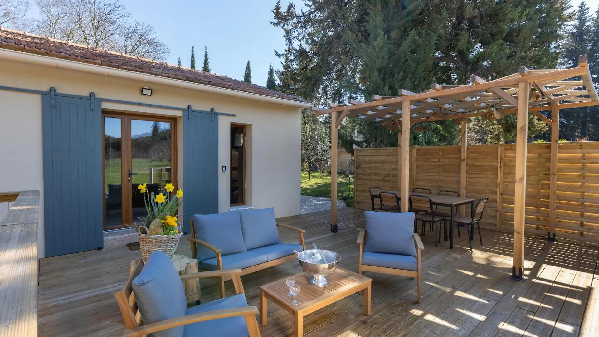Mas Neuf De Romanin : Mas Provencal Familial Saint-Remy-de-Provence France
