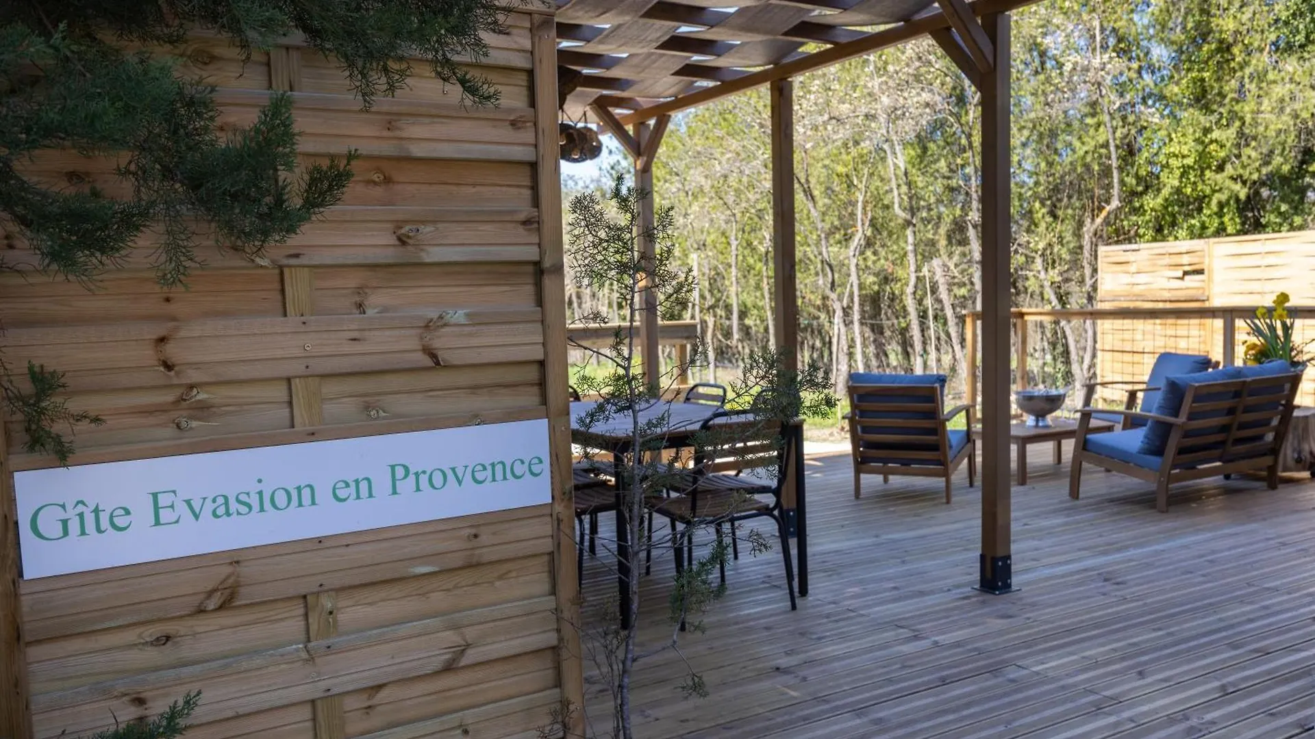 Mas Neuf De Romanin : Mas Provencal Familial Saint-Remy-de-Provence 0*,  France